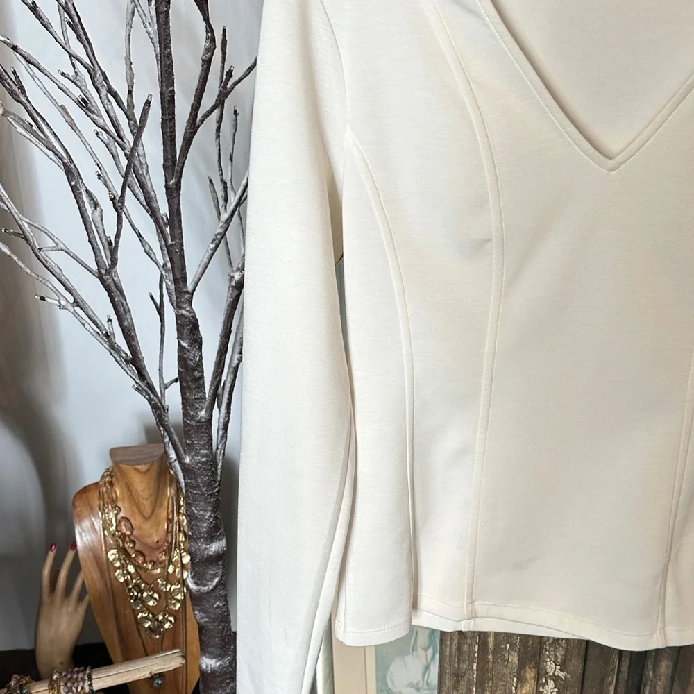 Banana Republic Cream V-Neck Long Sleeve Top - Picture 4 of 5